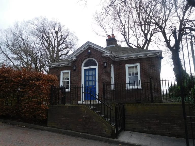 Photo of Clifton House Gate Lodge, a historic building in Belfast